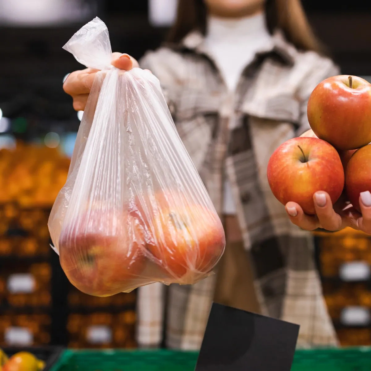 LDPE Bags on Roll – Clear Heavy-Duty Plastic Bags, 12in x 17in x 40mic, Thick & Tear-Resistant, No Print, Easy Dispensing Perforated Roll, 4 Rolls/Case, Ideal for Retail, Food Service & General Packaging